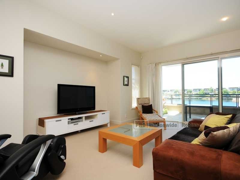 801 Glades Drive, Robina QLD 4226