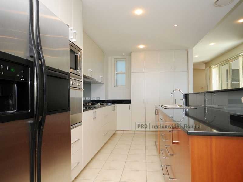 801 Glades Drive, Robina QLD 4226