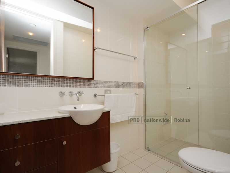 801 Glades Drive, Robina QLD 4226