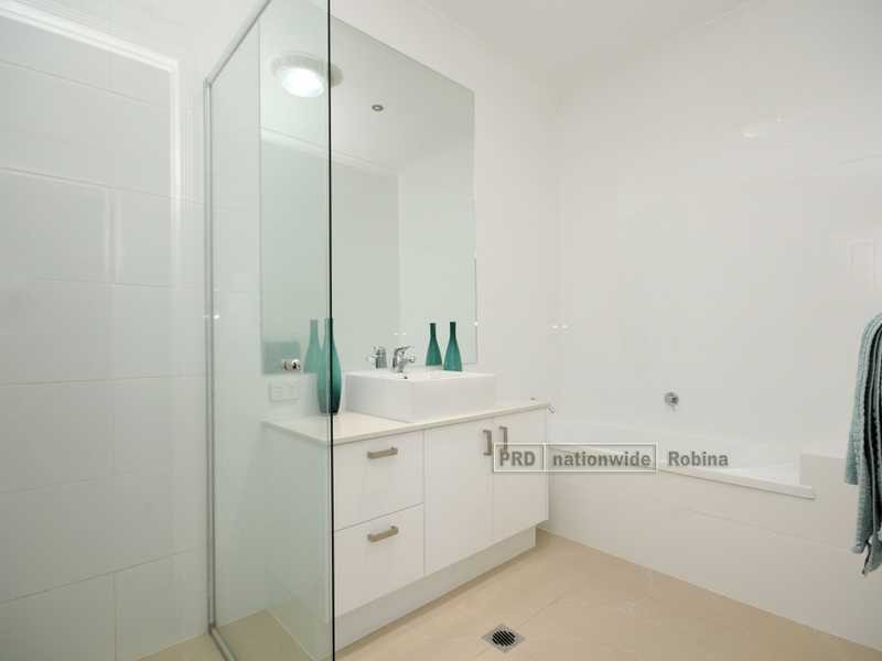 Unit 2/117 Bayswater Avenue, Varsity Lakes QLD 4227