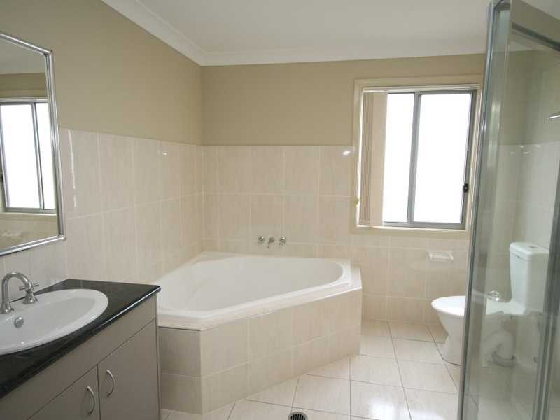 Unit 1/3 Marciana Crescent, Varsity Lakes QLD 4227