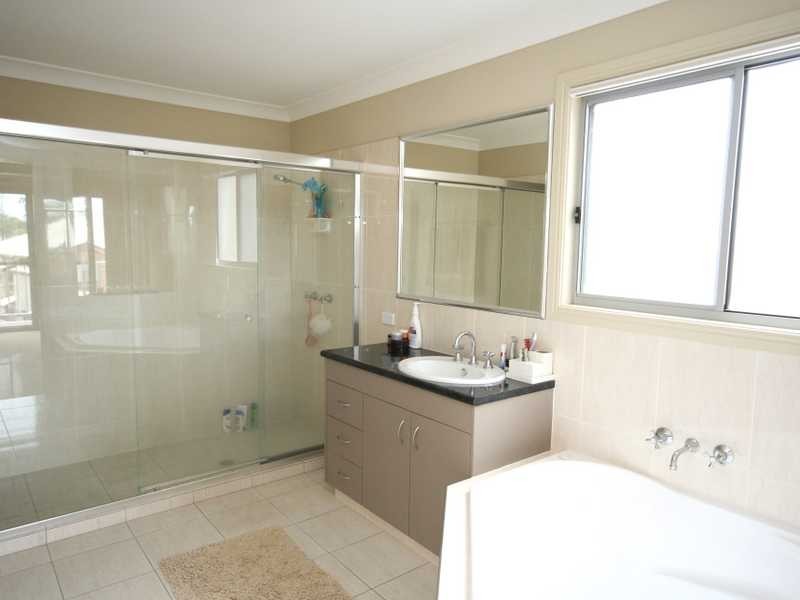 Unit 1/3 Marciana Crescent, Varsity Lakes QLD 4227