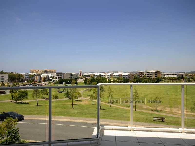 Unit 64/98 University Drive, Varsity Lakes QLD 4227