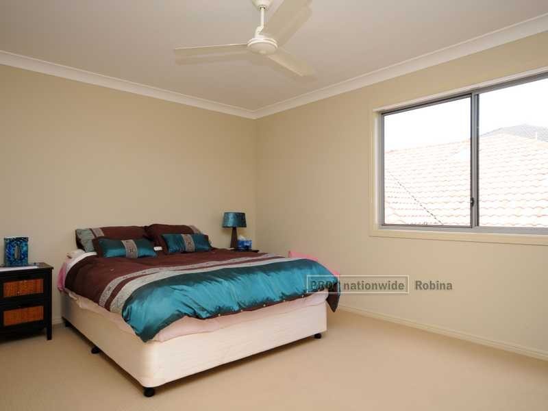 Unit 2/3 Marciana Crescent, Varsity Lakes QLD 4227