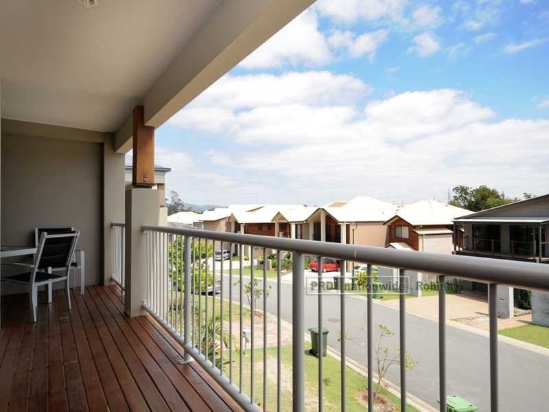 Unit 2/3 Marciana Crescent, Varsity Lakes QLD 4227