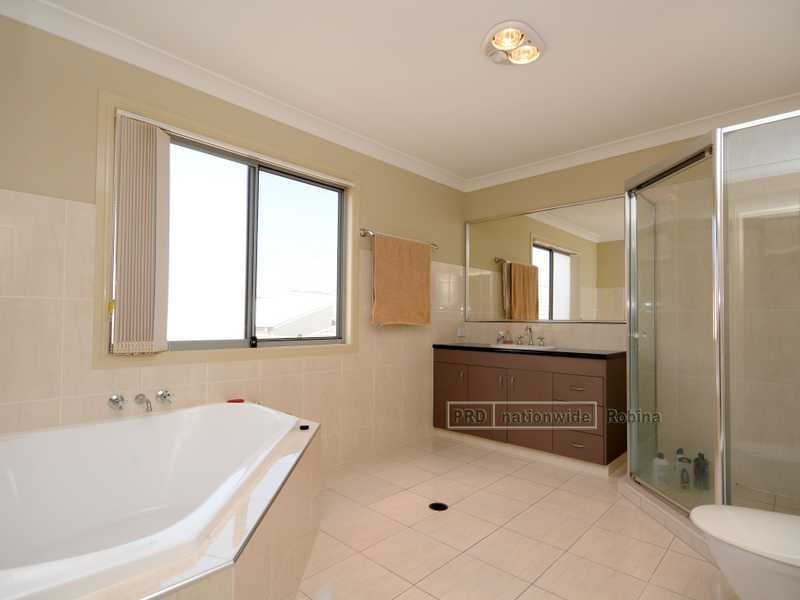 Unit 2/3 Marciana Crescent, Varsity Lakes QLD 4227