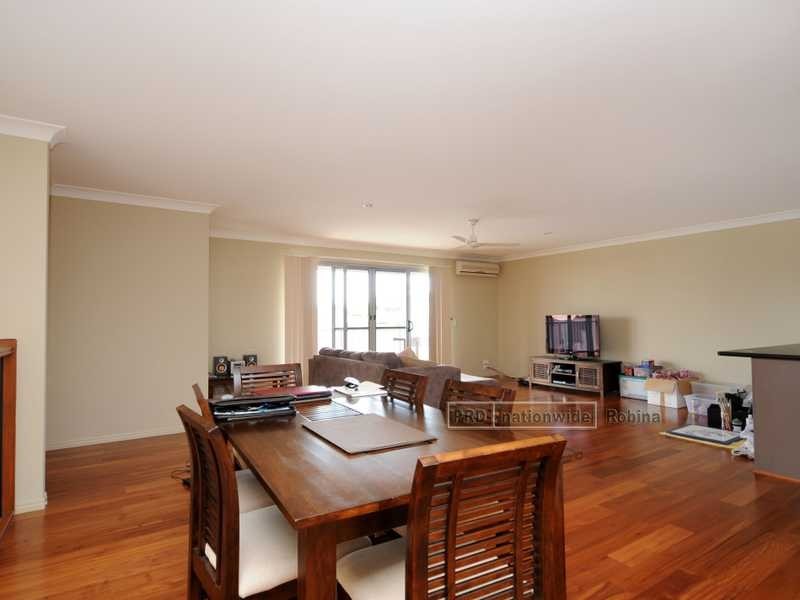 Unit 2/3 Marciana Crescent, Varsity Lakes QLD 4227
