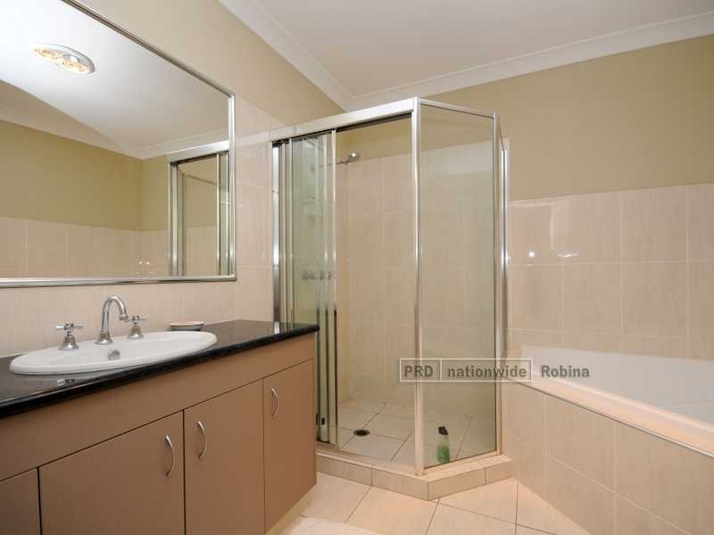 Unit 3/3 Marciana Crescent, Varsity Lakes QLD 4227