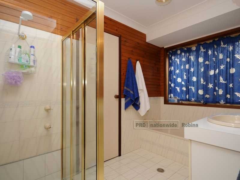 18 Petherbridge Avenue, Merrimac QLD 4226
