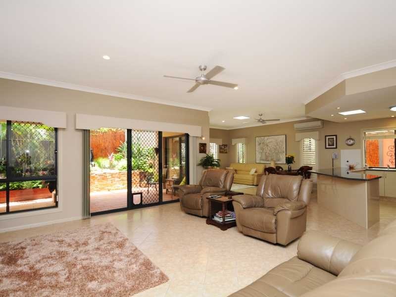 22 Ranier Crescent, Varsity Lakes QLD 4227