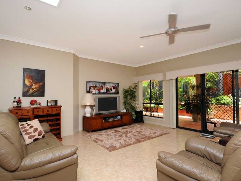 22 Ranier Crescent, Varsity Lakes QLD 4227