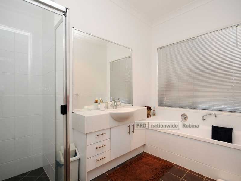4 Zoe Close, Merrimac QLD 4226