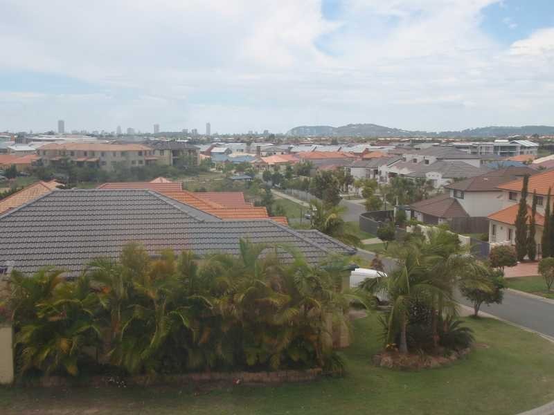 Unit 2/9 Magenta Drive, Varsity Lakes QLD 4227