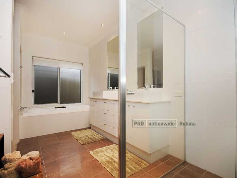 13 Tindari Place, Varsity Lakes QLD 4227