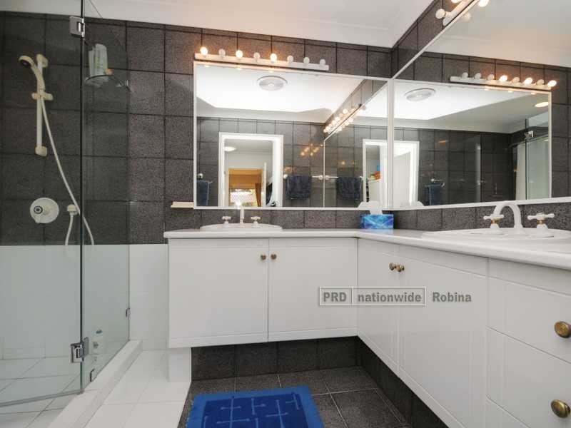 22 Firestone Court, Robina QLD 4226
