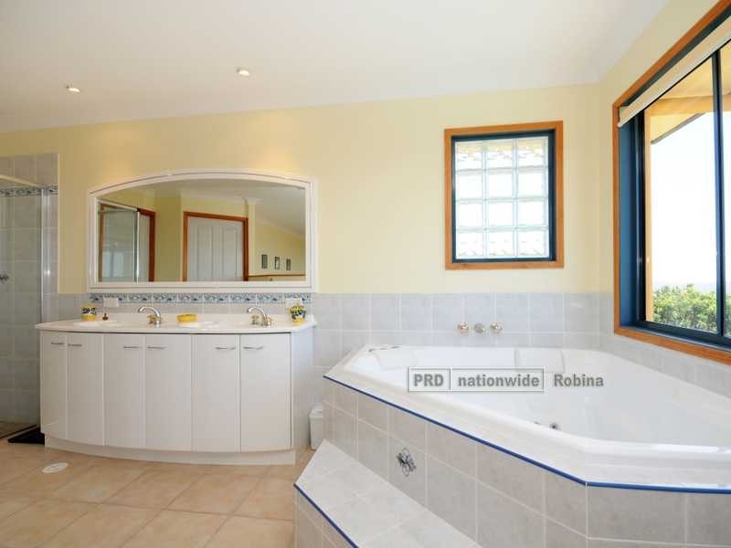 124 Strawberry Rd, Bonogin QLD 4213