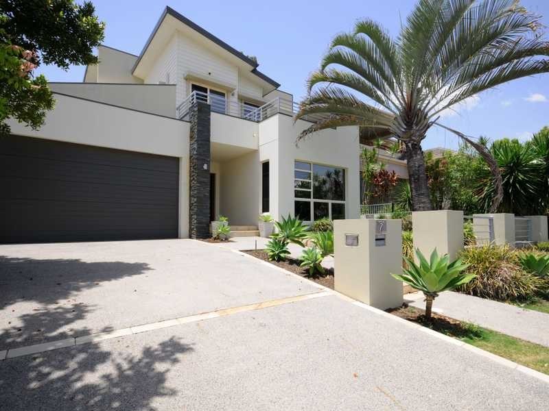 7 St Paul Crescent, Varsity Lakes QLD 4227