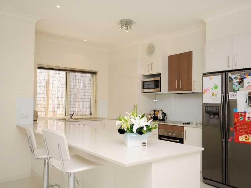 7 St Paul Crescent, Varsity Lakes QLD 4227