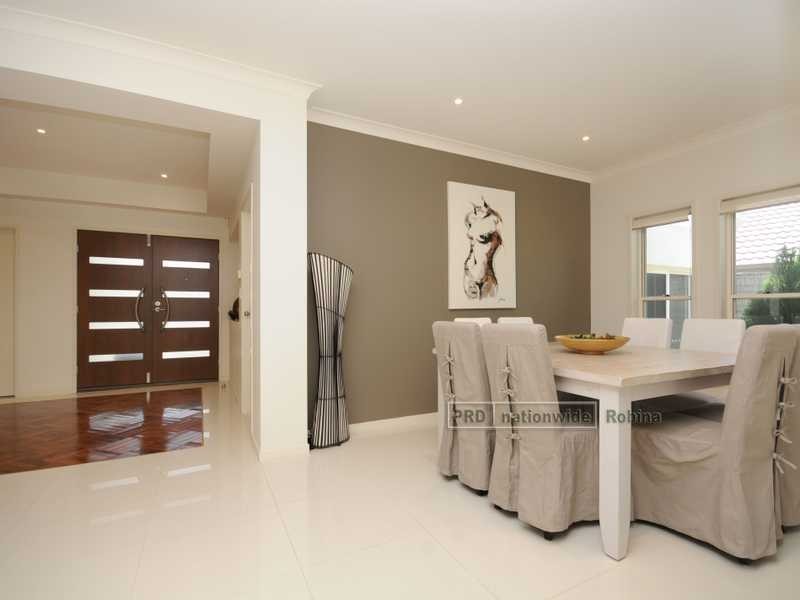 7 St Paul Crescent, Varsity Lakes QLD 4227