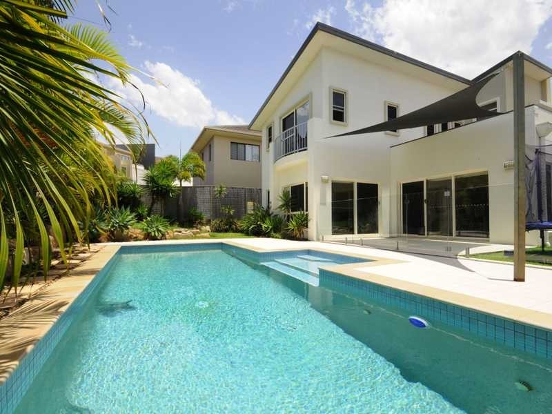 7 St Paul Crescent, Varsity Lakes QLD 4227