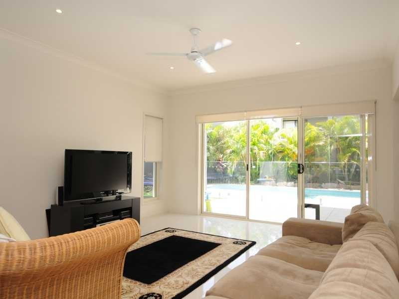 7 St Paul Crescent, Varsity Lakes QLD 4227