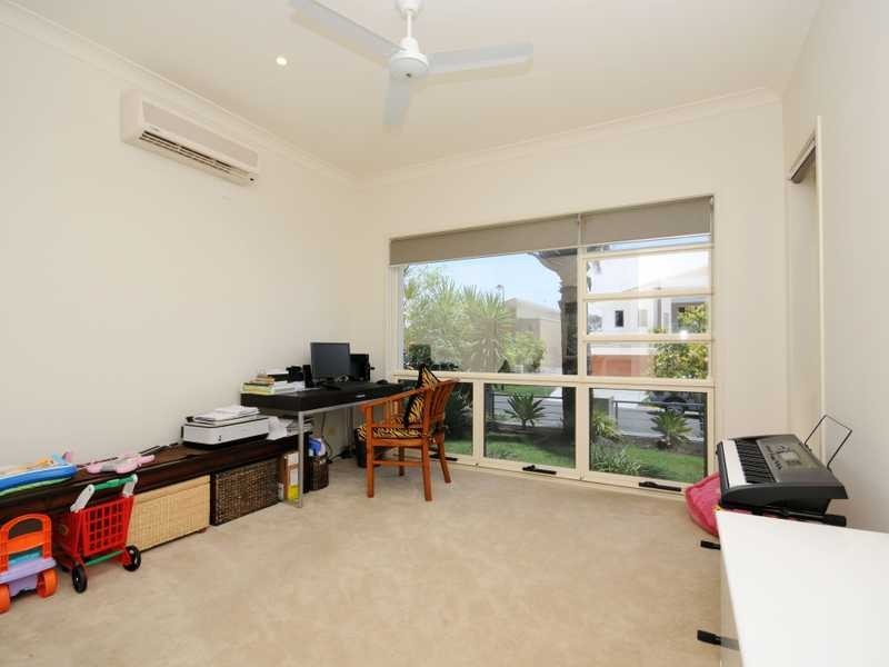 7 St Paul Crescent, Varsity Lakes QLD 4227