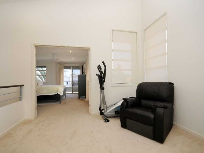7 St Paul Crescent, Varsity Lakes QLD 4227
