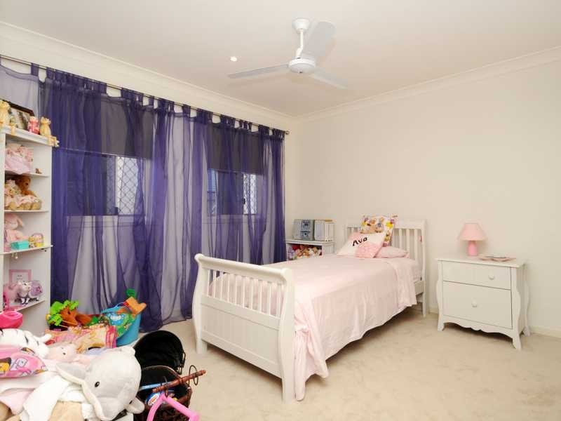 7 St Paul Crescent, Varsity Lakes QLD 4227