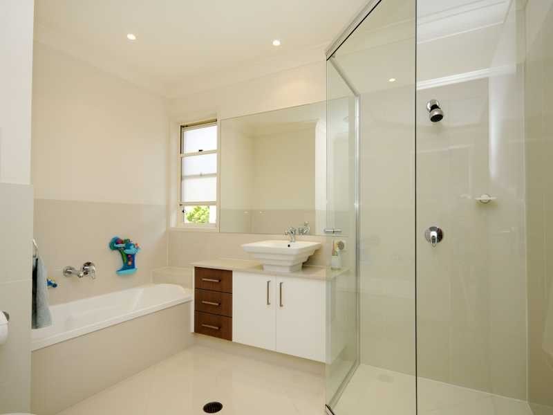 7 St Paul Crescent, Varsity Lakes QLD 4227