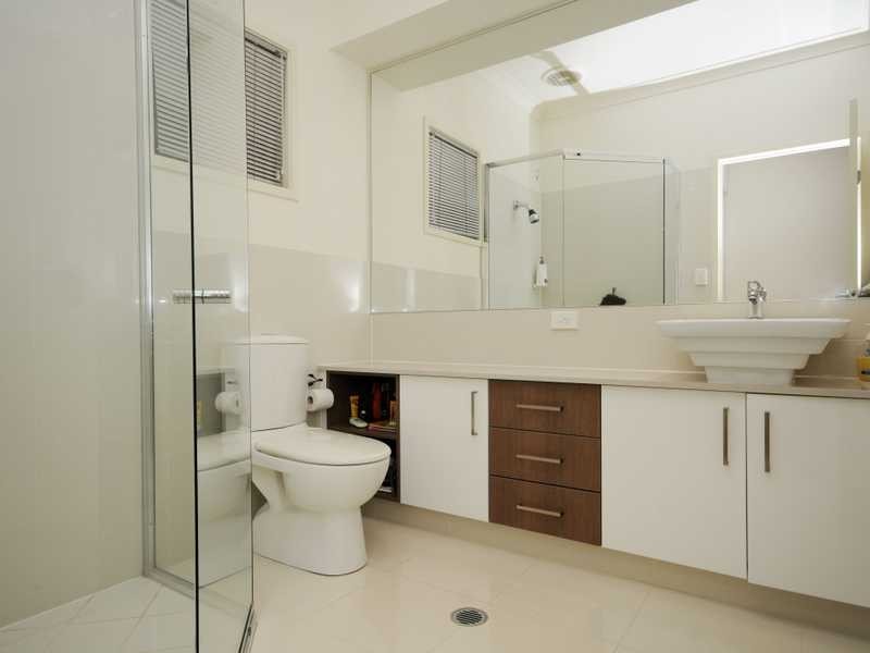 7 St Paul Crescent, Varsity Lakes QLD 4227