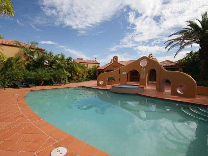 Unit 13/8 Woody Views Way, Robina QLD 4226