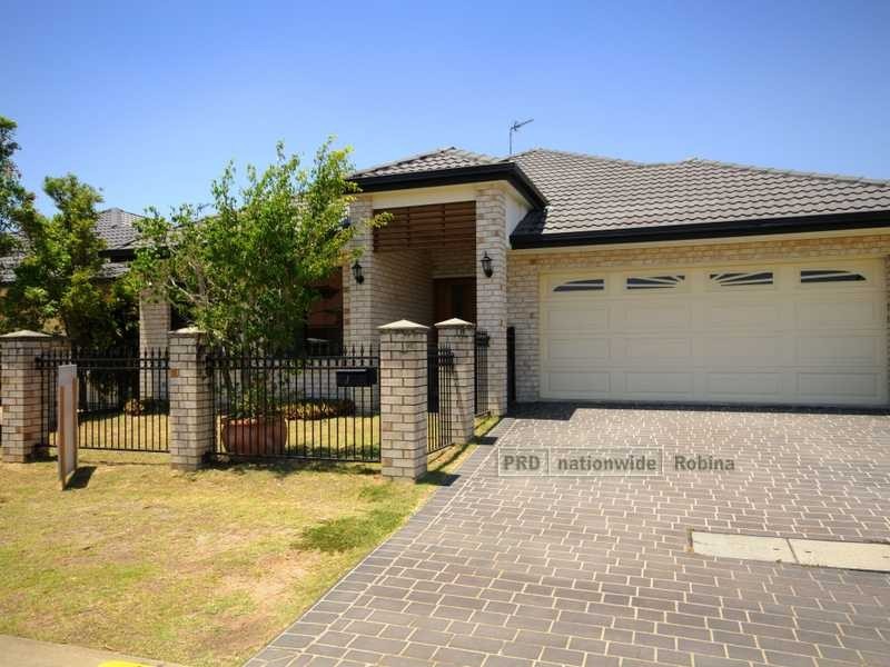 10 Mckinley Court, Varsity Lakes QLD 4227