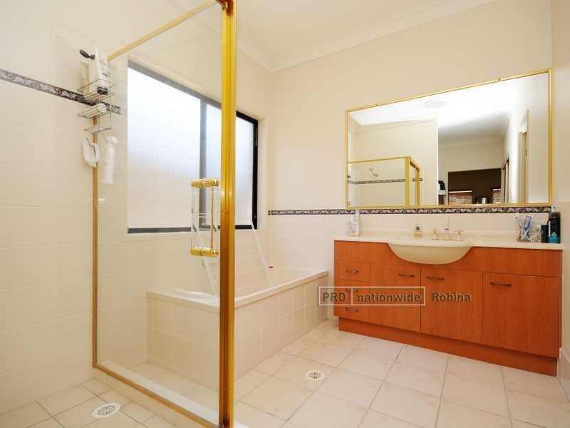 10 Mckinley Court, Varsity Lakes QLD 4227