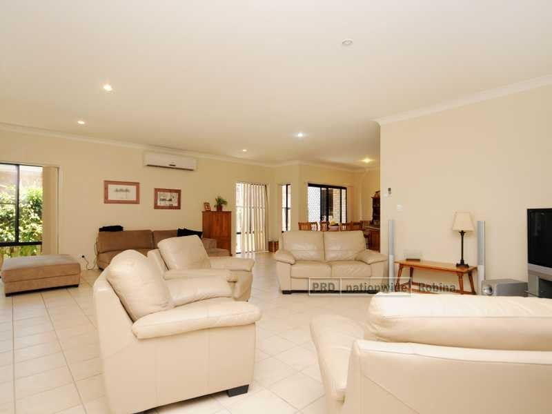 10 Mckinley Court, Varsity Lakes QLD 4227