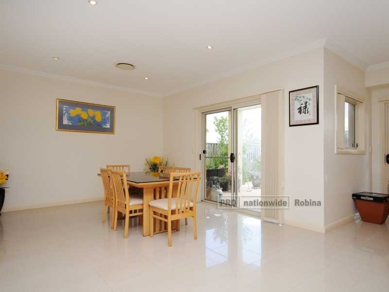 8 Cezaire Avenue, Varsity Lakes QLD 4227