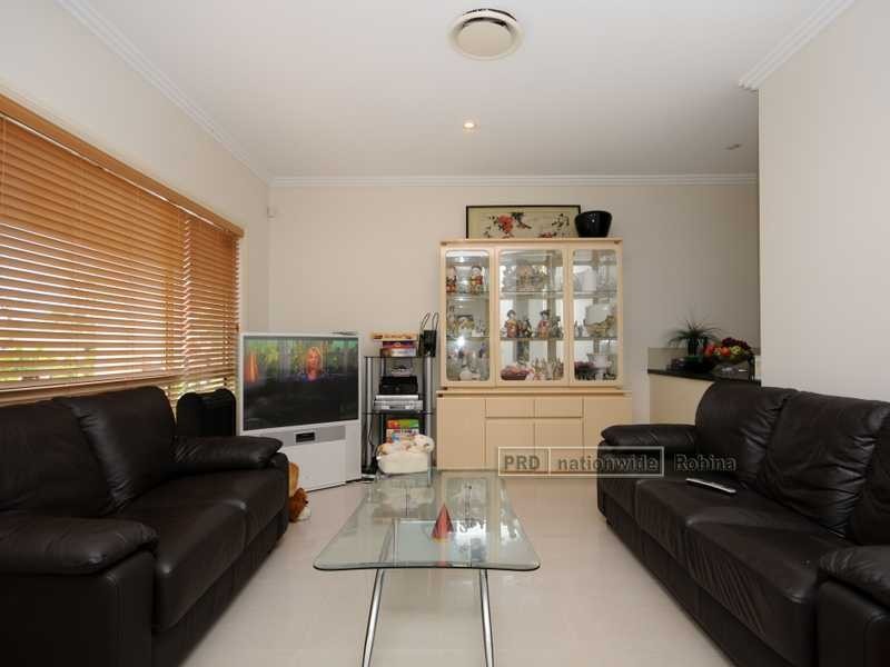 8 Cezaire Avenue, Varsity Lakes QLD 4227