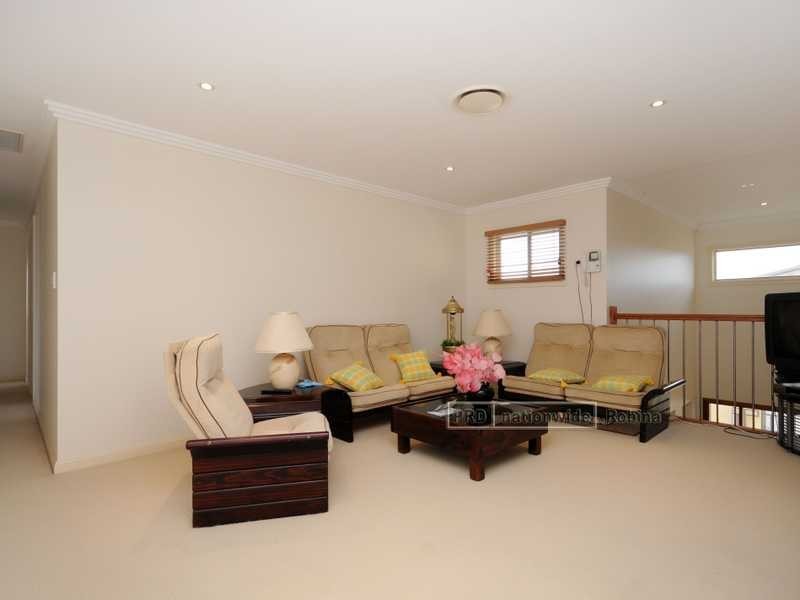8 Cezaire Avenue, Varsity Lakes QLD 4227