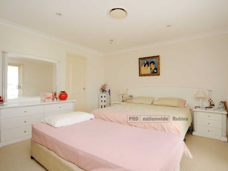 8 Cezaire Avenue, Varsity Lakes QLD 4227