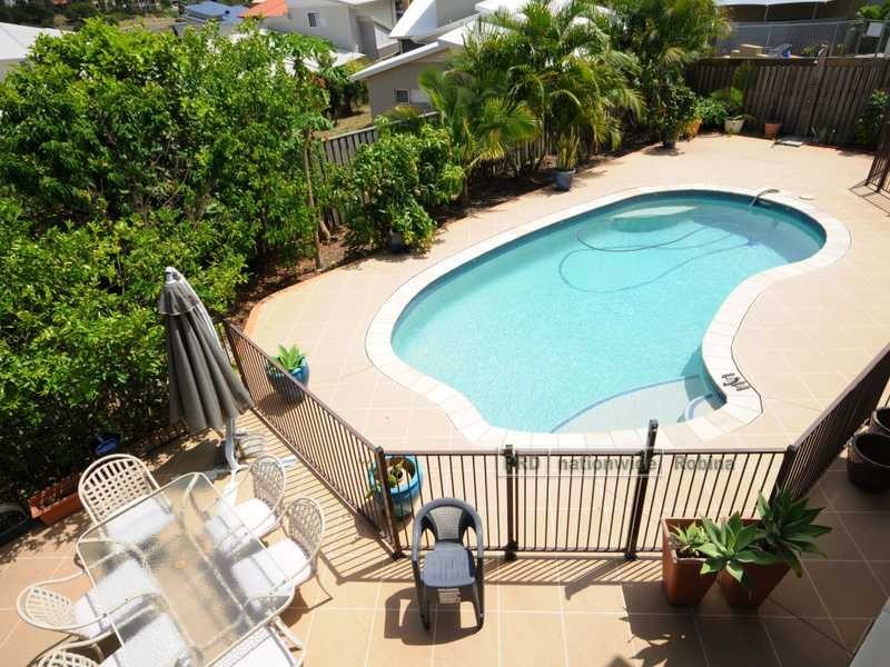 8 Cezaire Avenue, Varsity Lakes QLD 4227