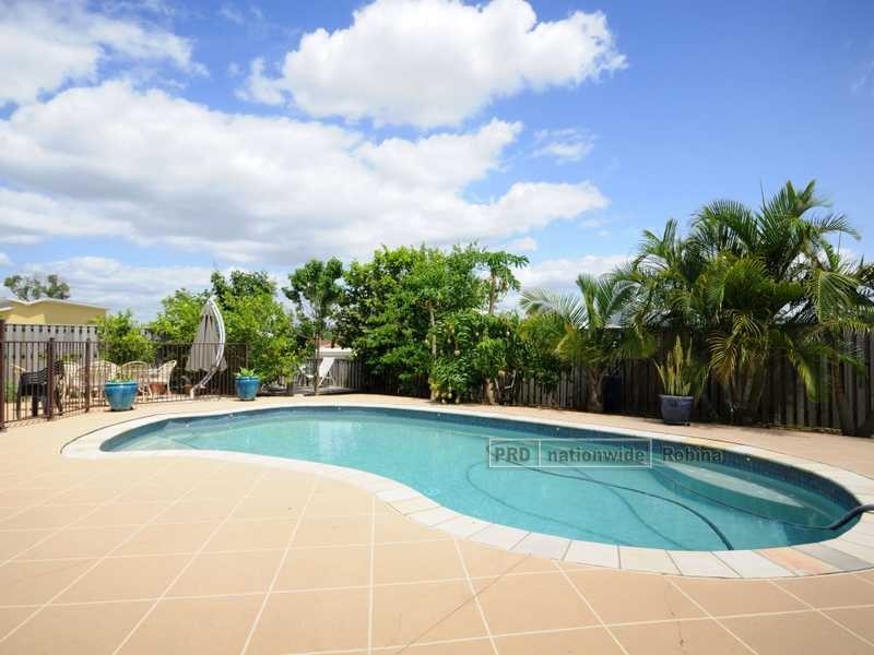 8 Cezaire Avenue, Varsity Lakes QLD 4227