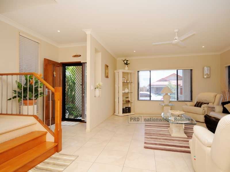 14 Gerona Circuit, Varsity Lakes QLD 4227