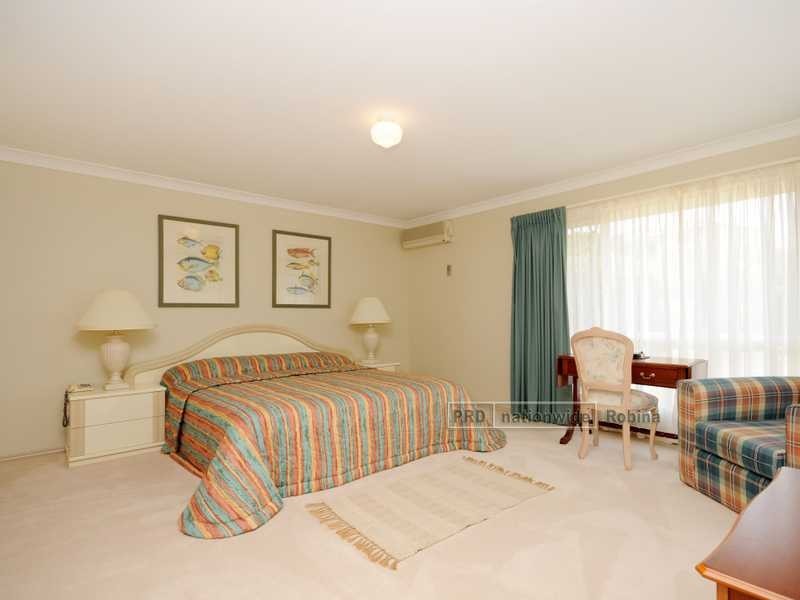 6 Hillsborough Close, Robina QLD 4226