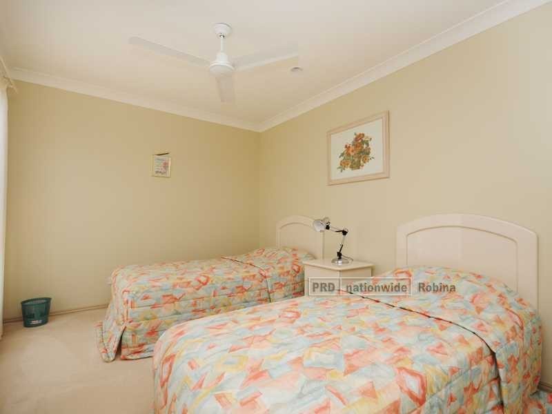 6 Hillsborough Close, Robina QLD 4226