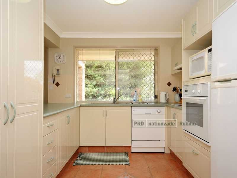 6 Hillsborough Close, Robina QLD 4226