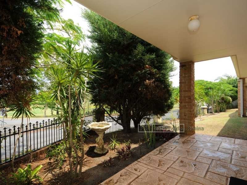 6 Hillsborough Close, Robina QLD 4226