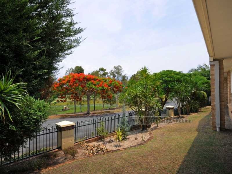 6 Hillsborough Close, Robina QLD 4226