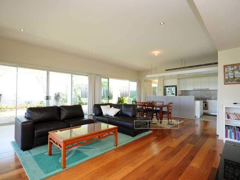 738 Peninsula Drive, Robina QLD 4226