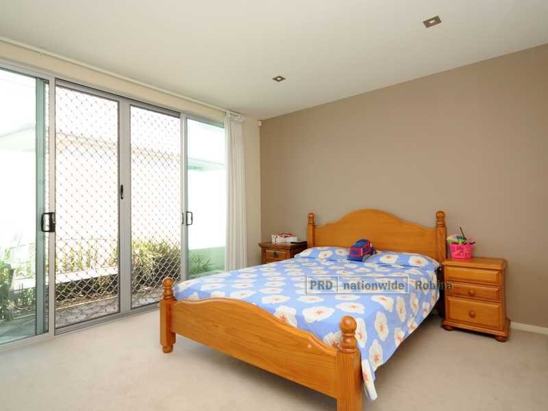 738 Peninsula Drive, Robina QLD 4226