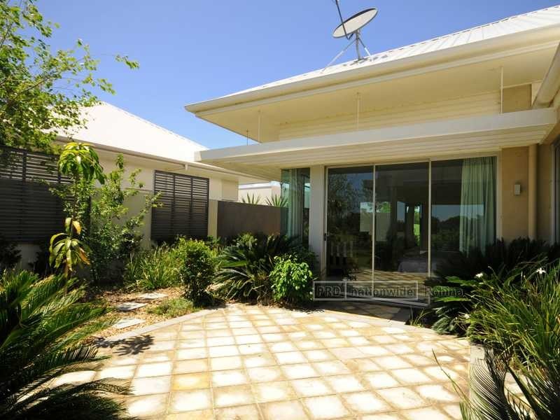 738 Peninsula Drive, Robina QLD 4226