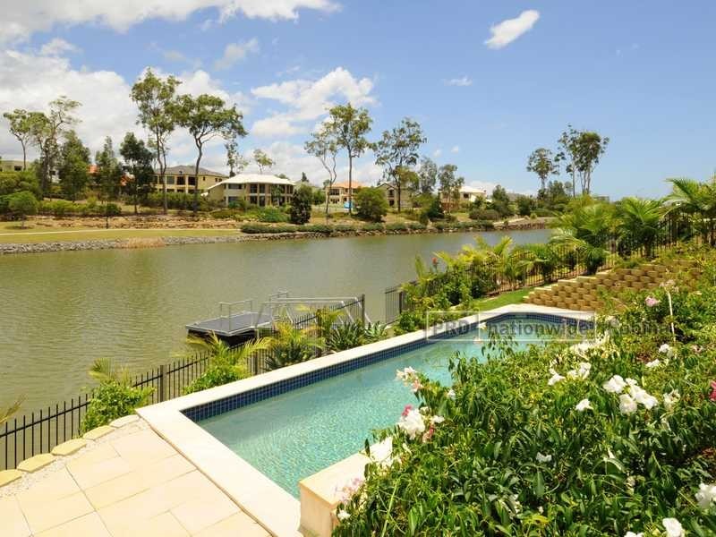 17 Valetta Crescent, Varsity Lakes QLD 4227